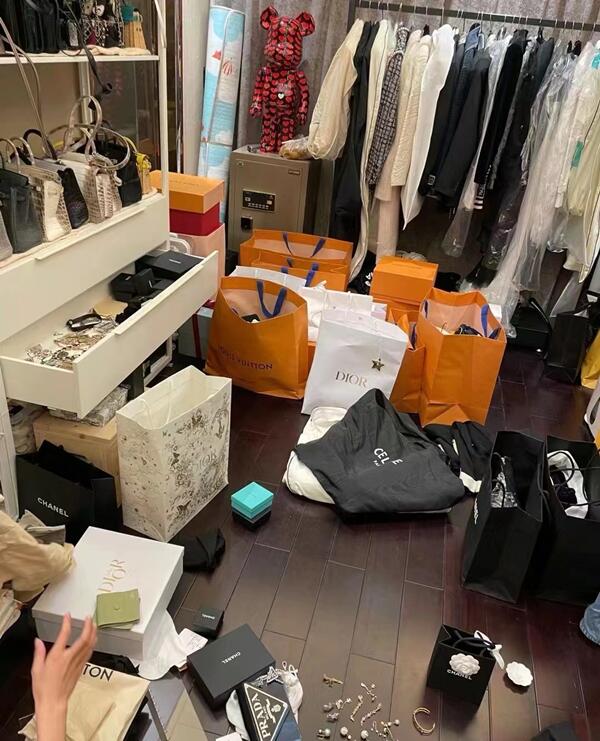 中卫回收一线鞋服.jpg